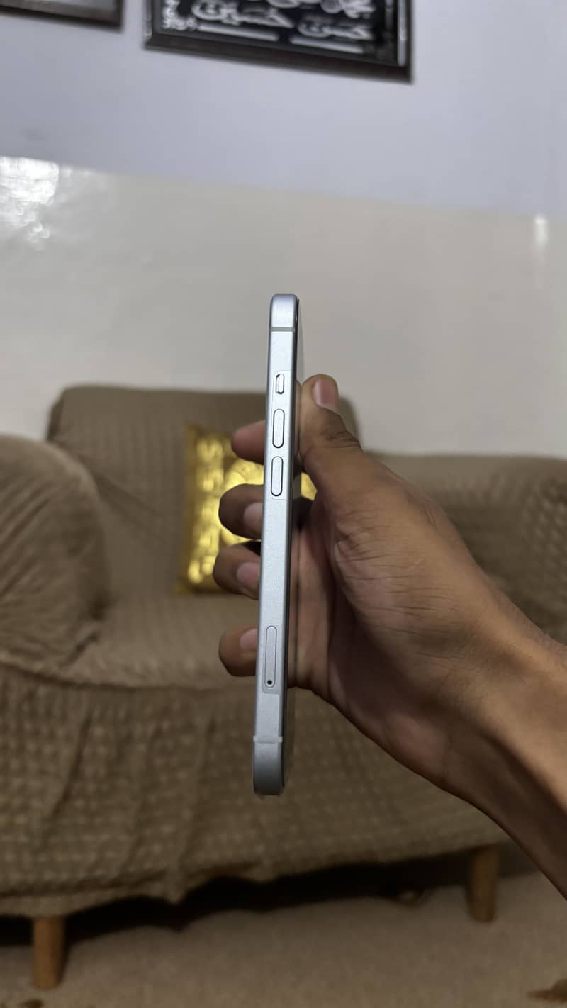 Apple iPhone 15 2