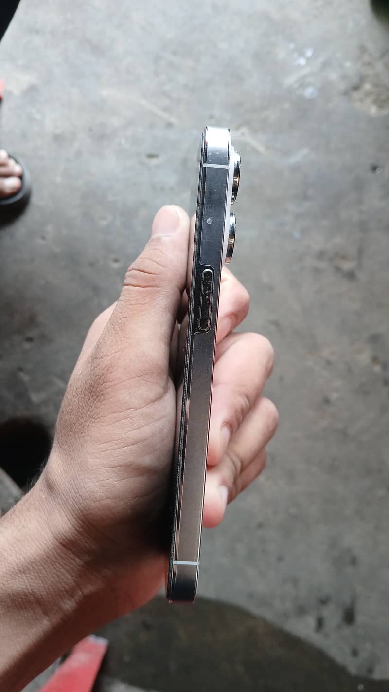Apple iPhone 14 Pro 2