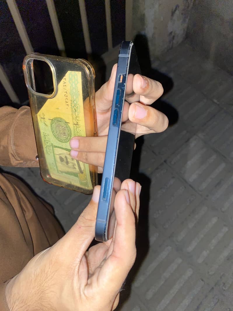 Apple iPhone 13 1