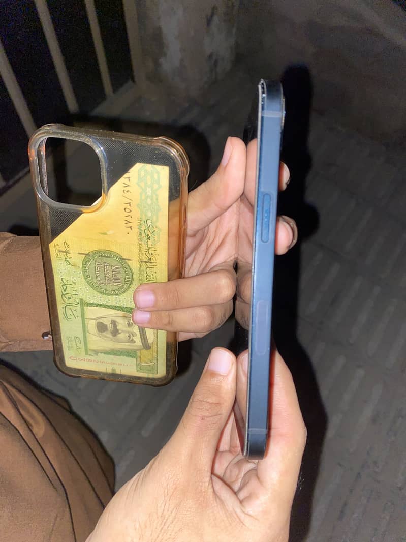 Apple iPhone 13 2