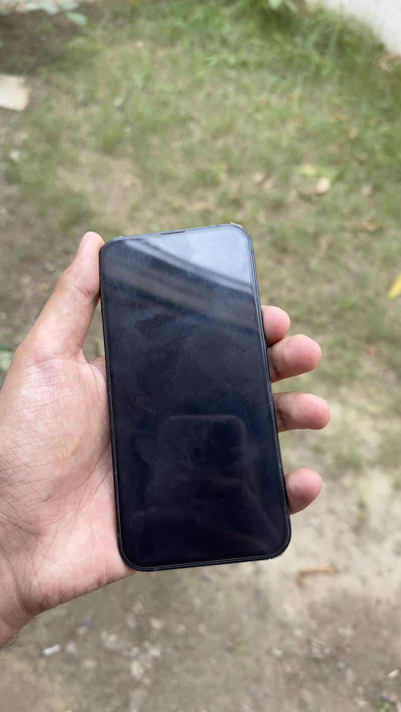 Apple iPhone 13 jv 1