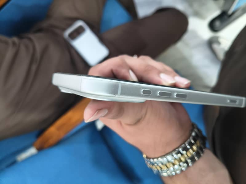 Apple iPhone 17 Pro Max 3
