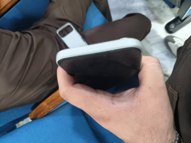 Apple iPhone 17 Pro Max 4