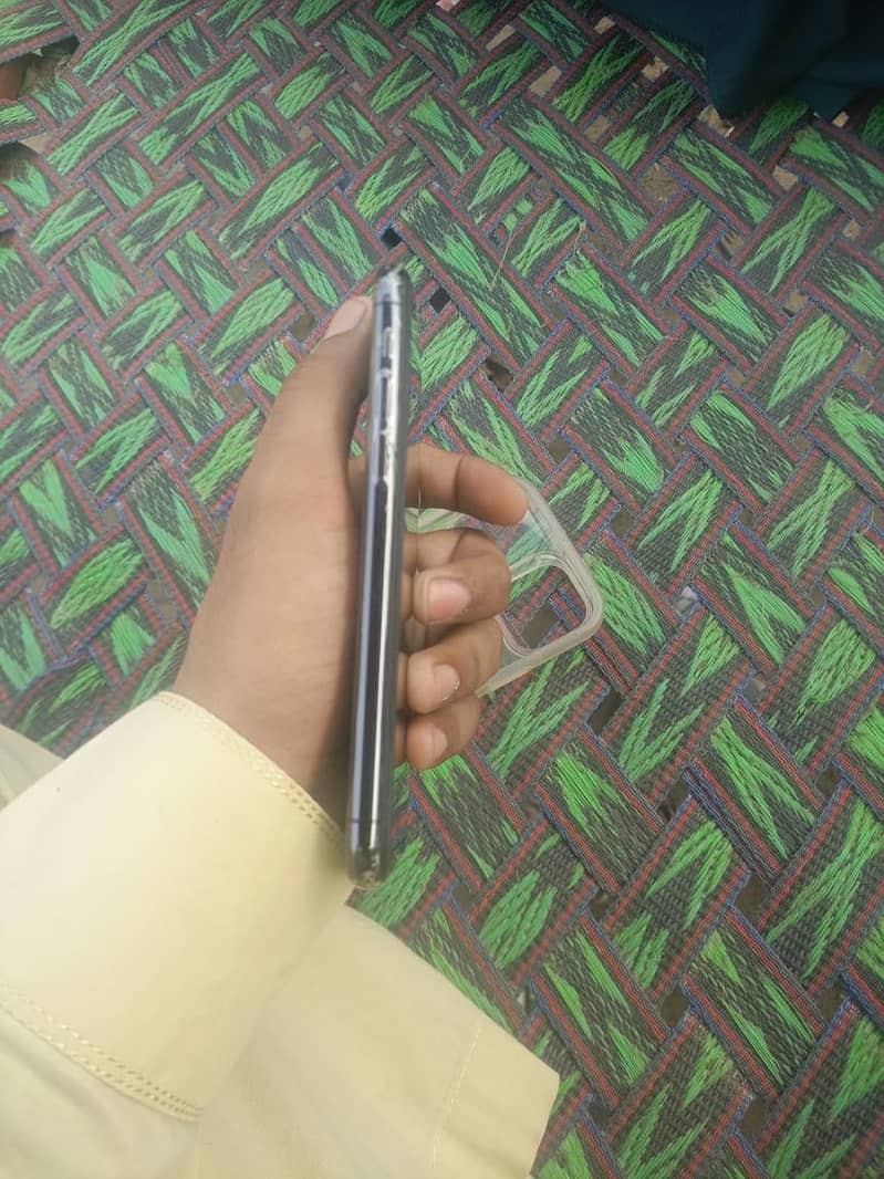 Apple iPhone 11 Pro 1