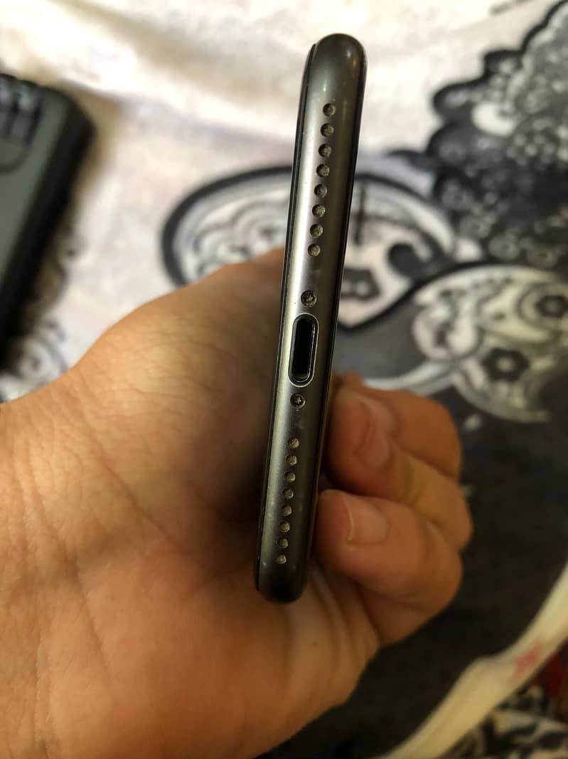 Apple iPhone 8 Plus 1
