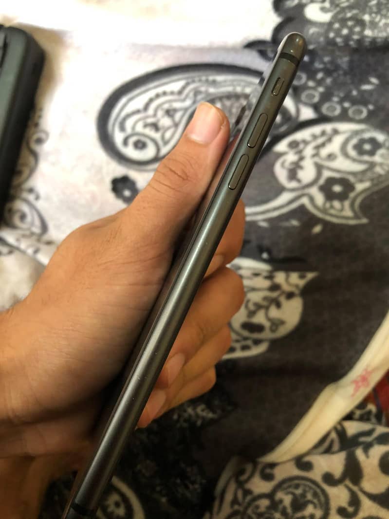 Apple iPhone 8 Plus 3