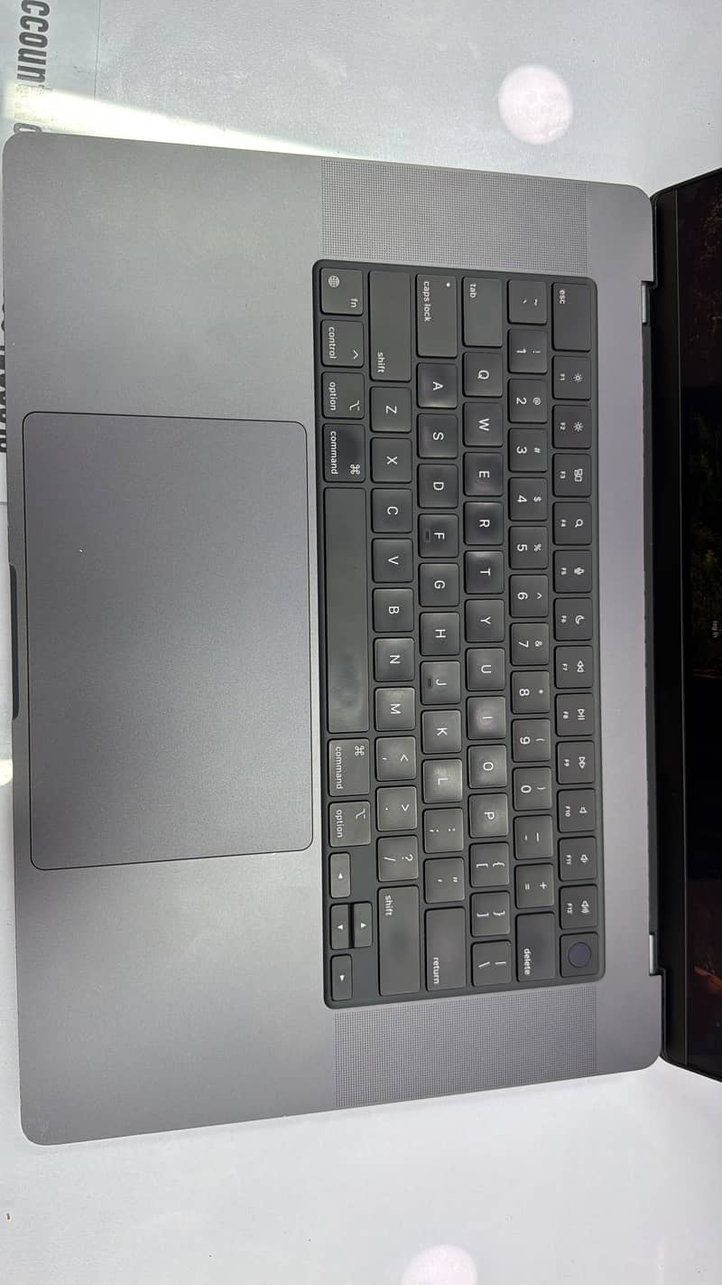 MacBook M4 Max 1