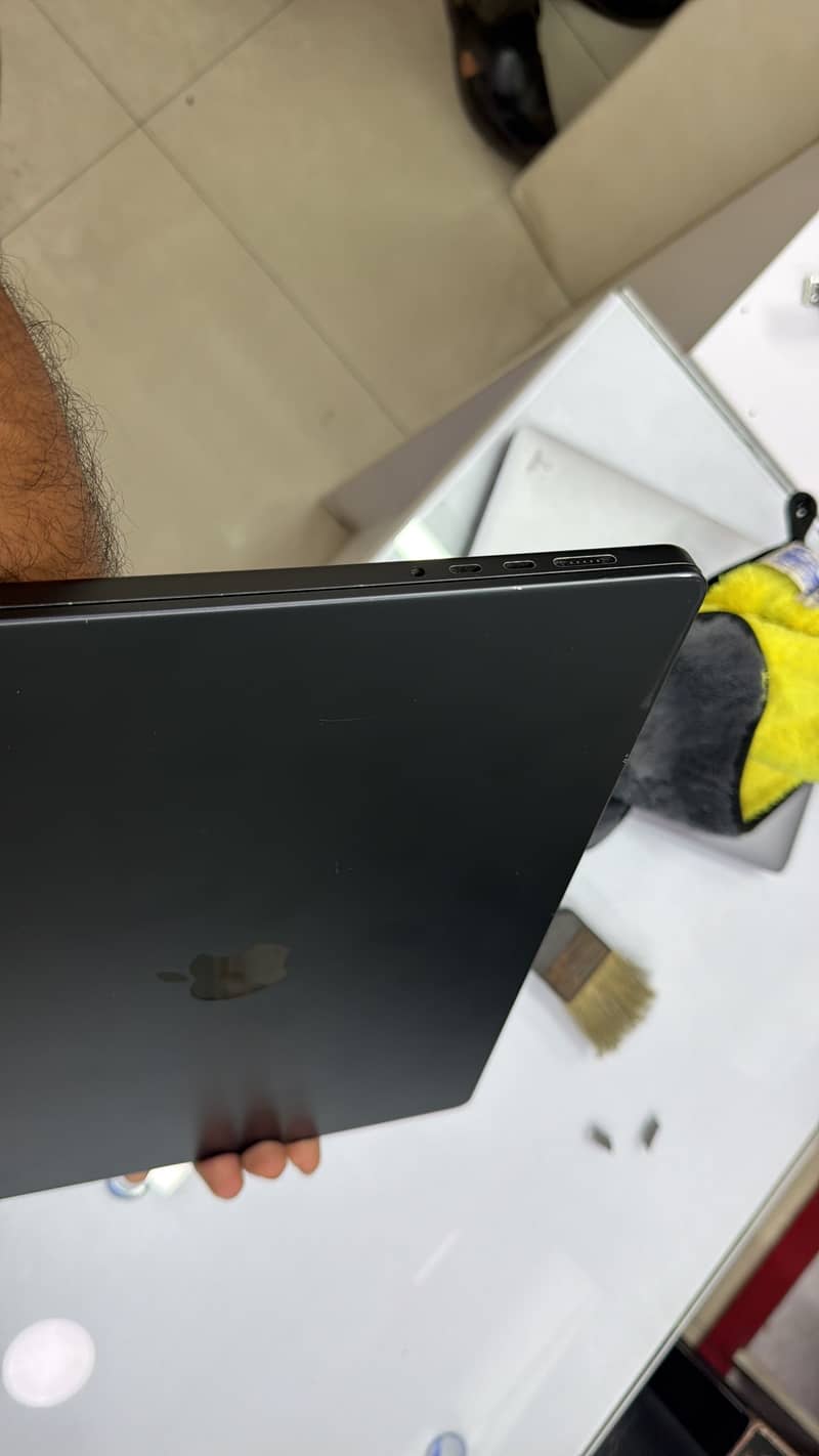 MacBook M4 Max 5