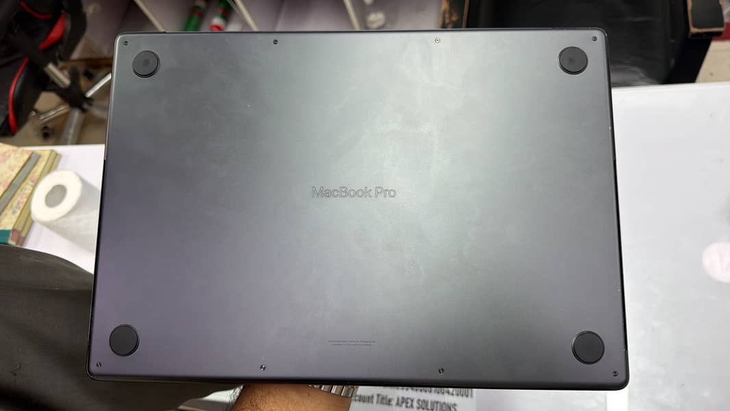 MacBook M4 Max 8