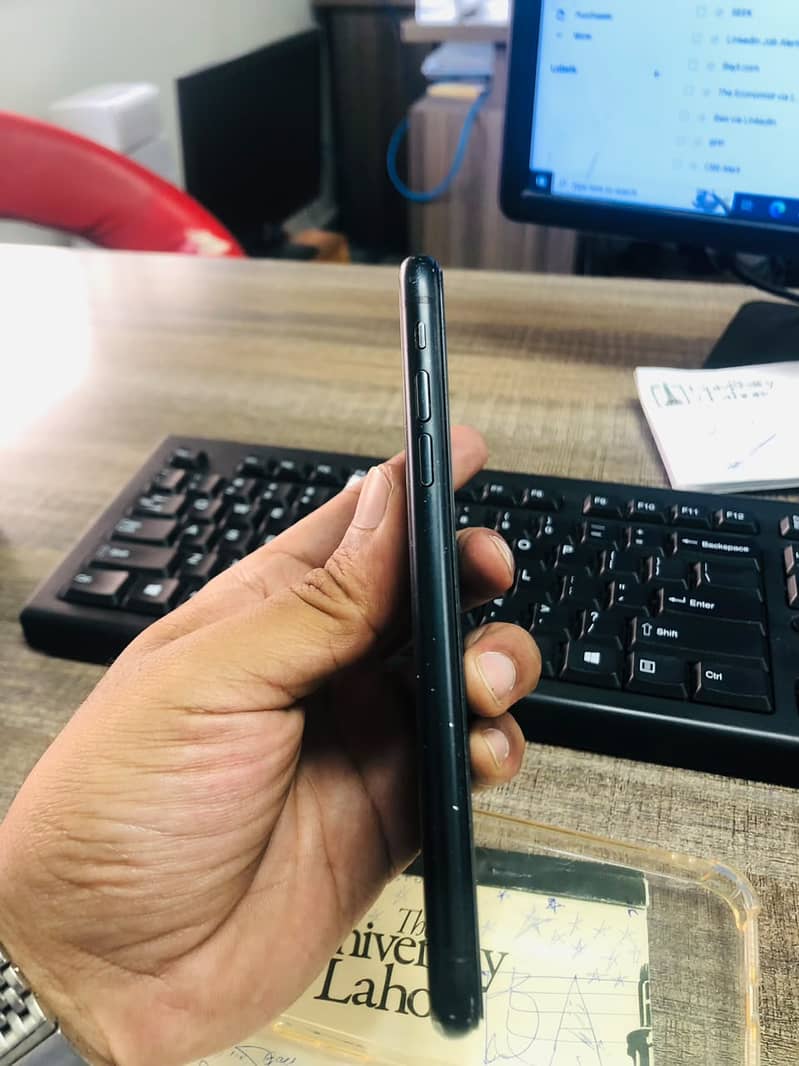 Apple iPhone XR 4