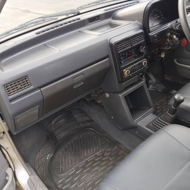 KIA Classic 2001 6