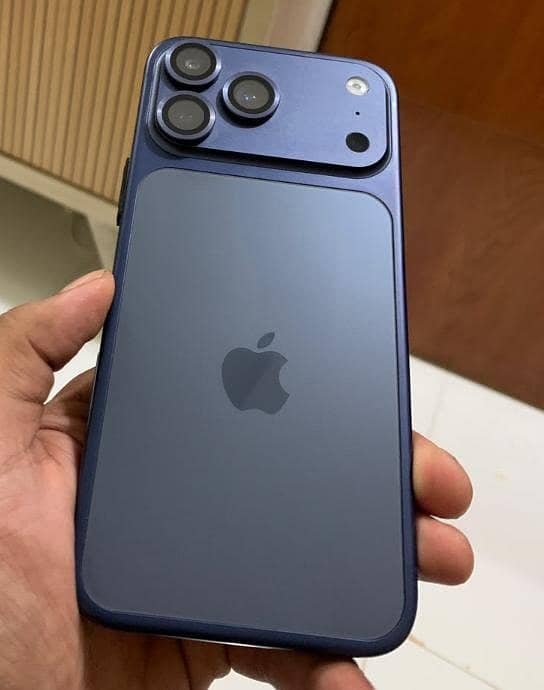 Apple iPhone 17 Pro Max 1