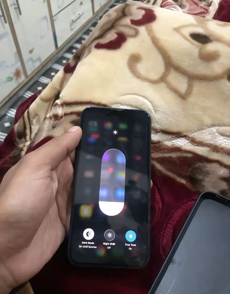 Apple iPhone 13 0