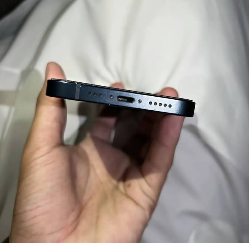 Apple iPhone 13 4