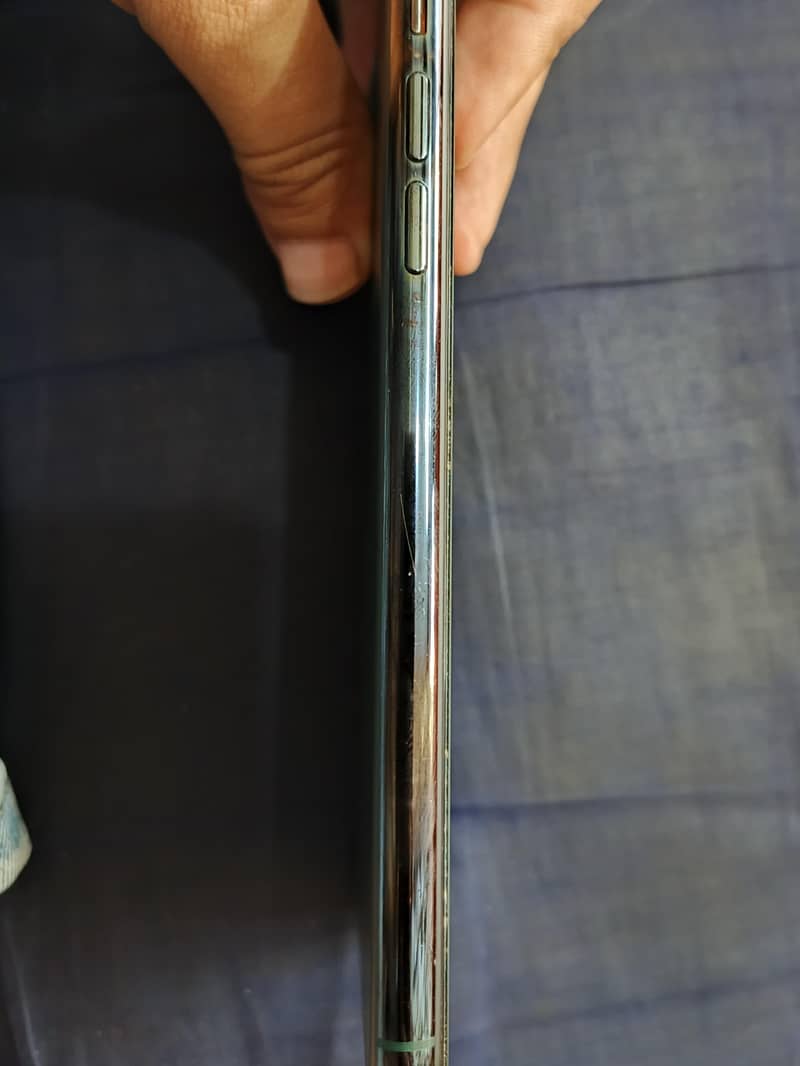 Apple iPhone 11 Pro Max 2