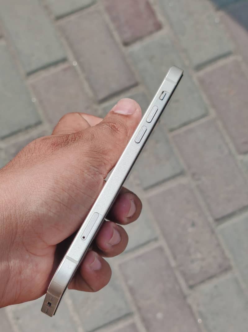 Apple iPhone 12 6