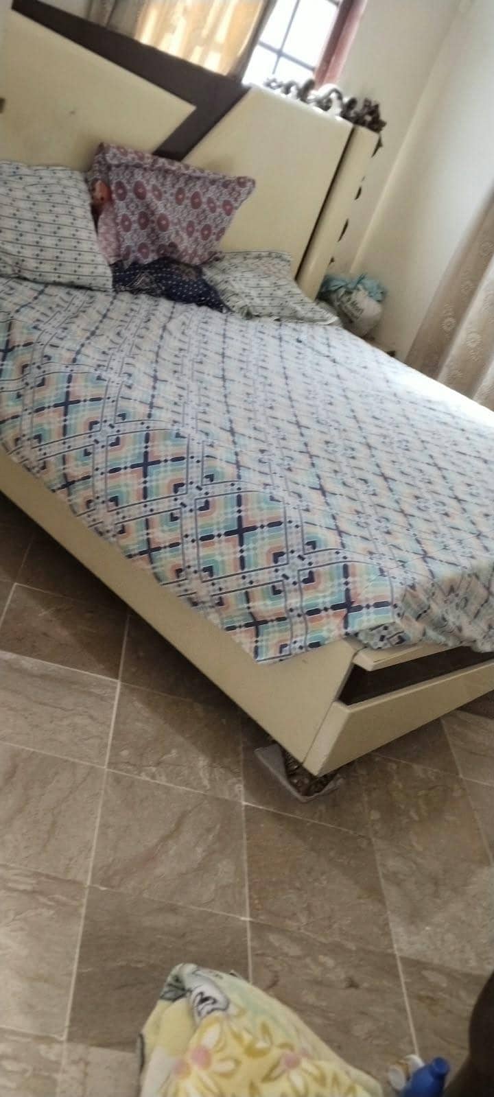 Bedroom/Bed Set 0