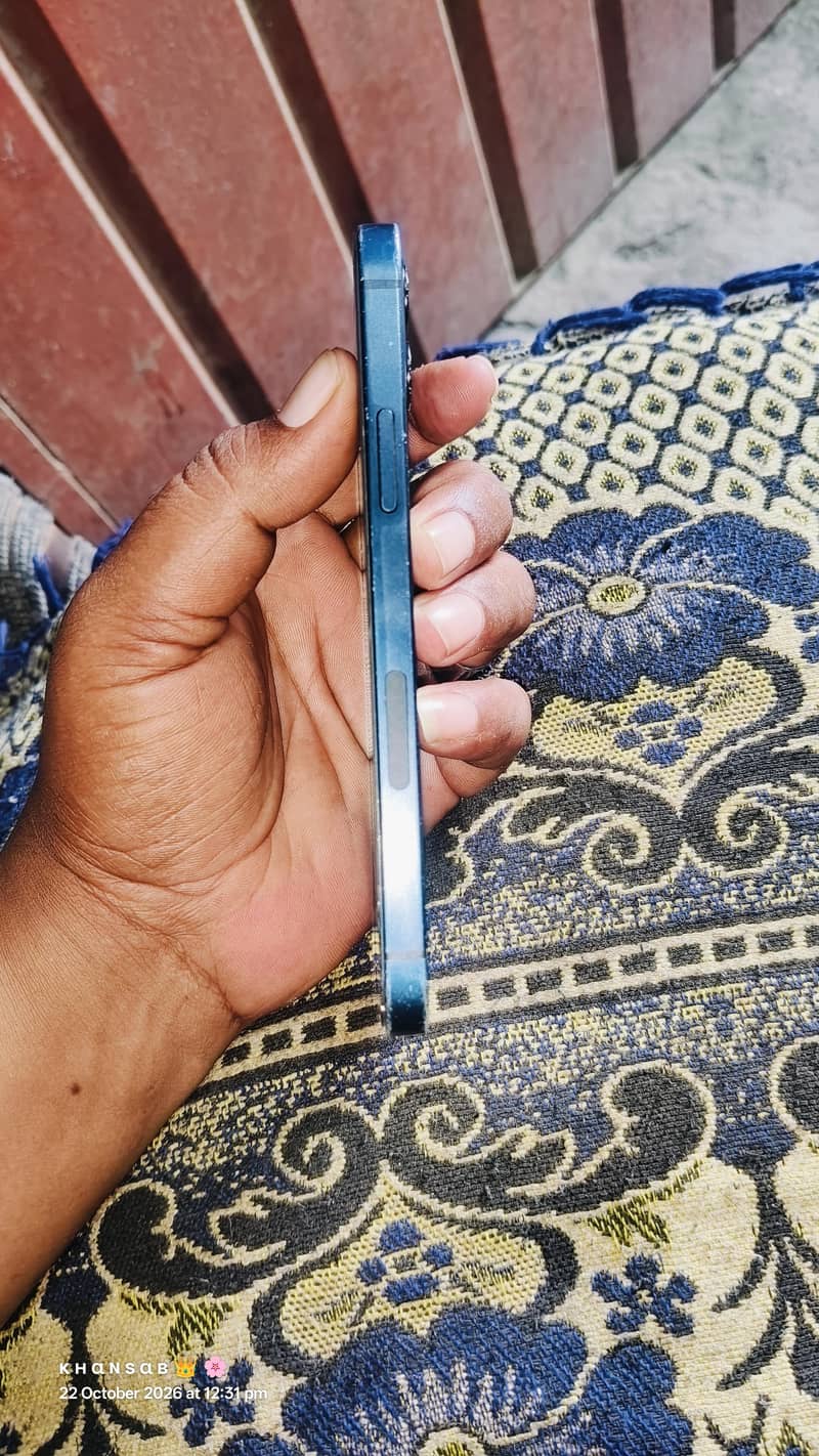 Apple iPhone 12 3