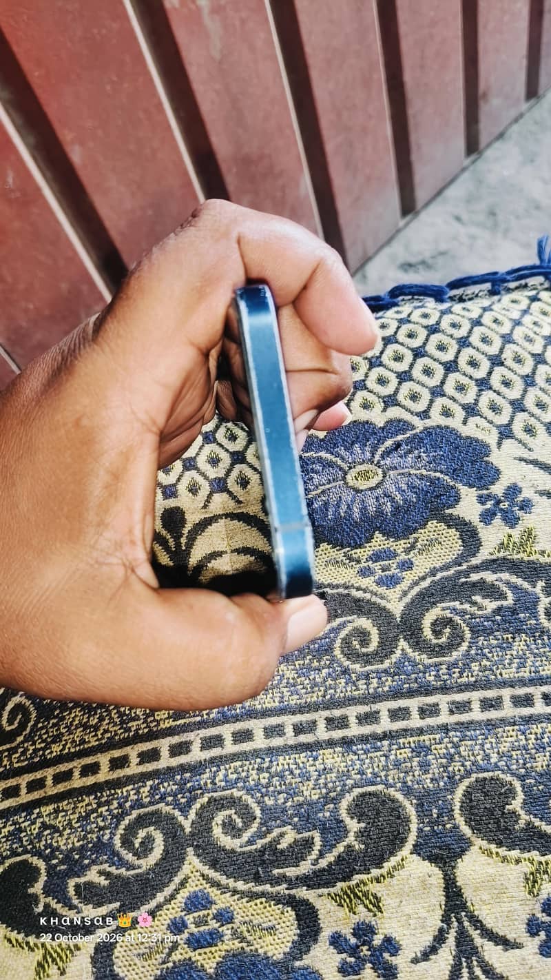 Apple iPhone 12 4