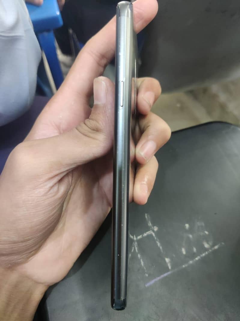 Samsung Mobile S9 Plus 4