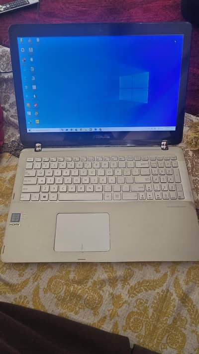 ASUS Q504UA Core i5 6th Gen 8GB RAM Touchscreen Laptop