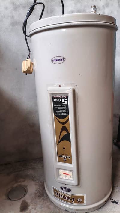 IZONE Electric Geyser for Sale - 2 Years Used - Excellent Condition
