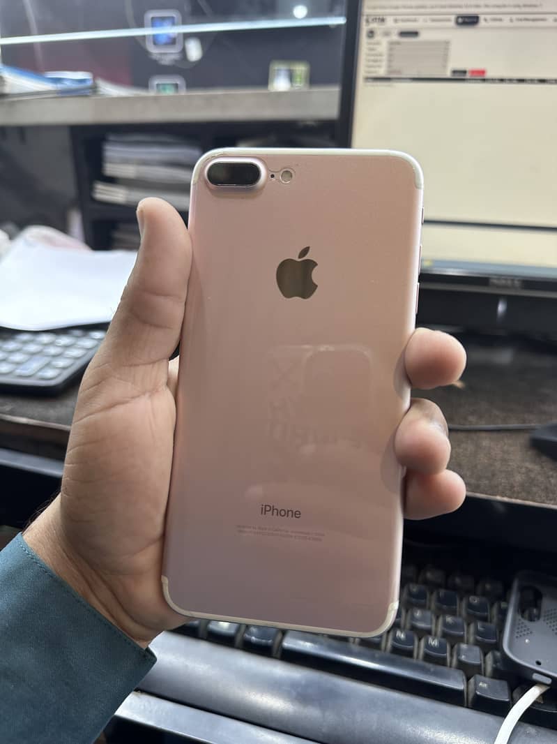 Apple iPhone 7 Plus 3