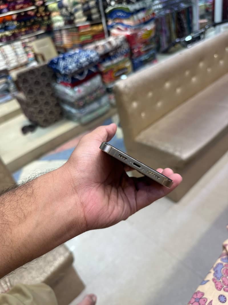 Apple iPhone 13 Pro Max 2