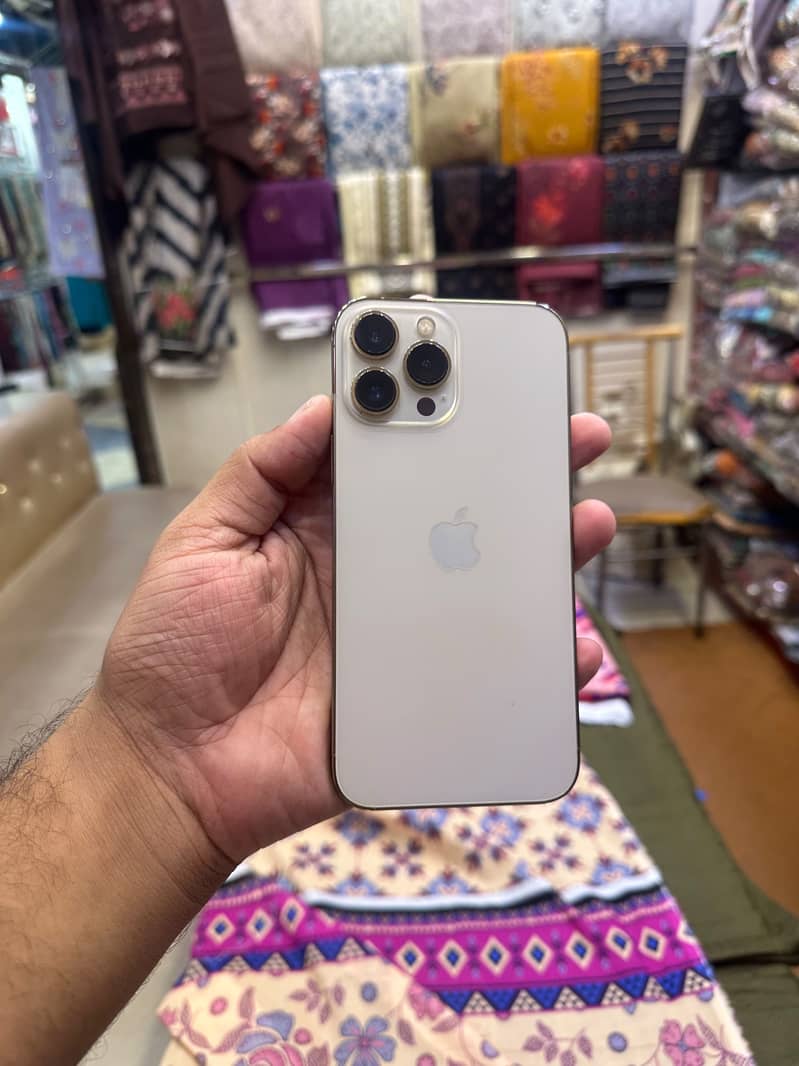 Apple iPhone 13 Pro Max 4