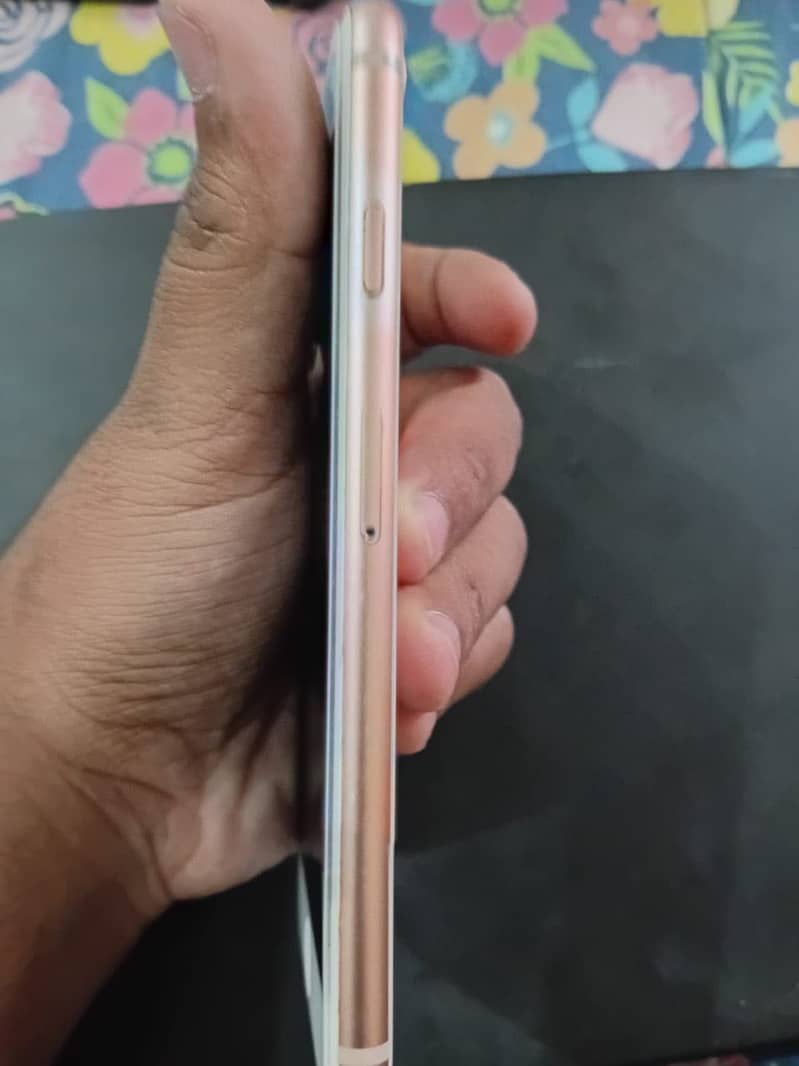 Apple iPhone 8 3