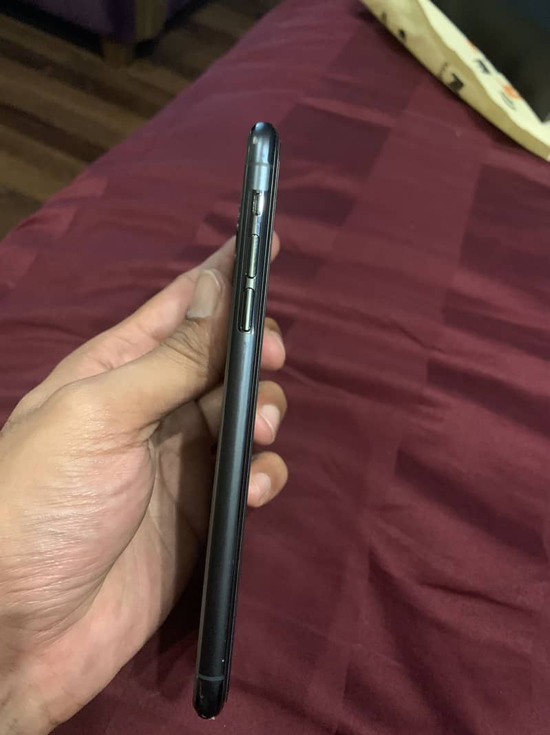 Apple iPhone 11 Pro Max 2