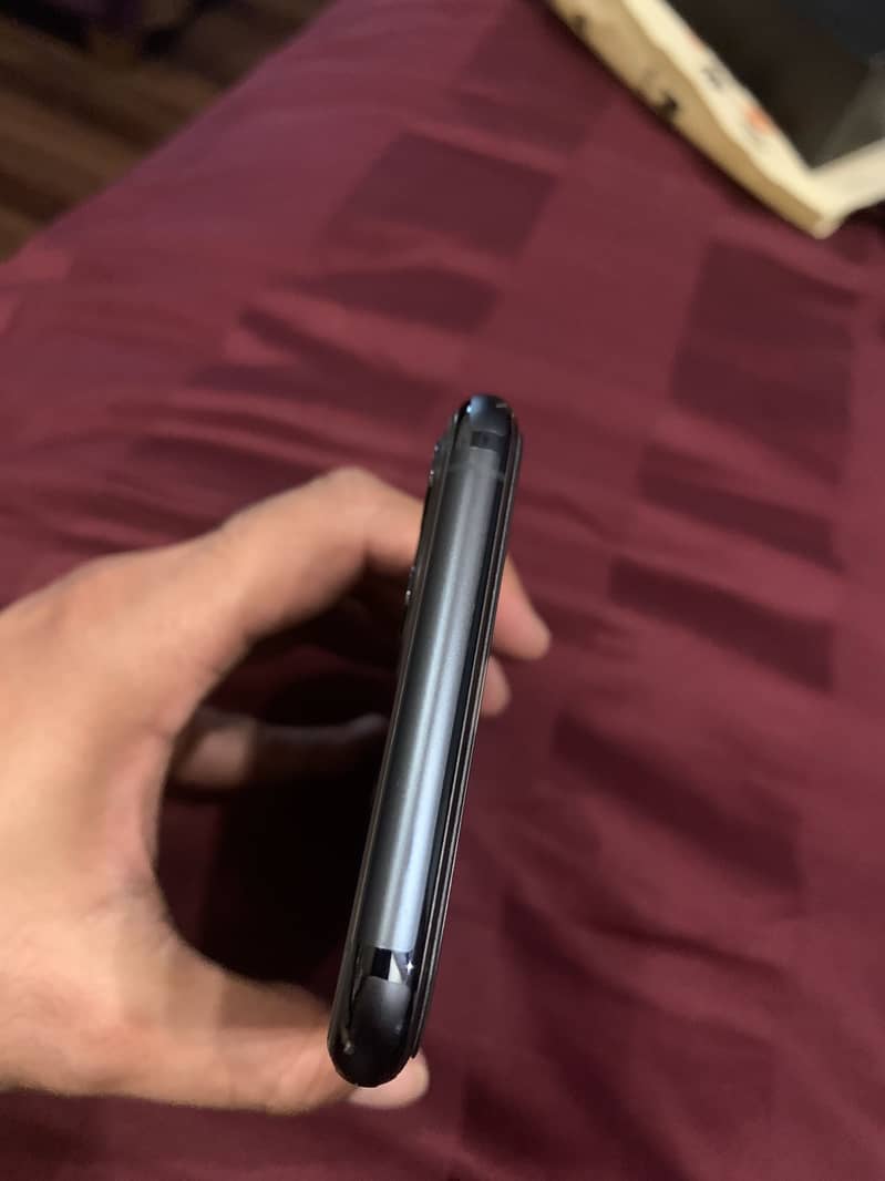 Apple iPhone 11 Pro Max 3