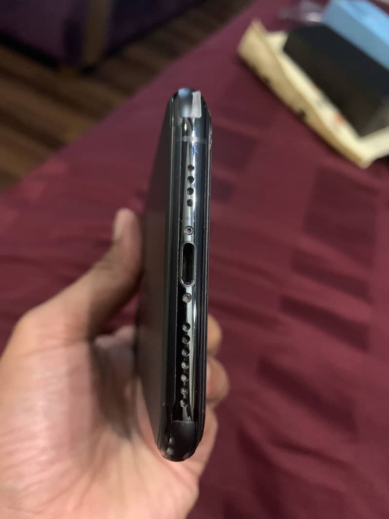 Apple iPhone 11 Pro Max 4