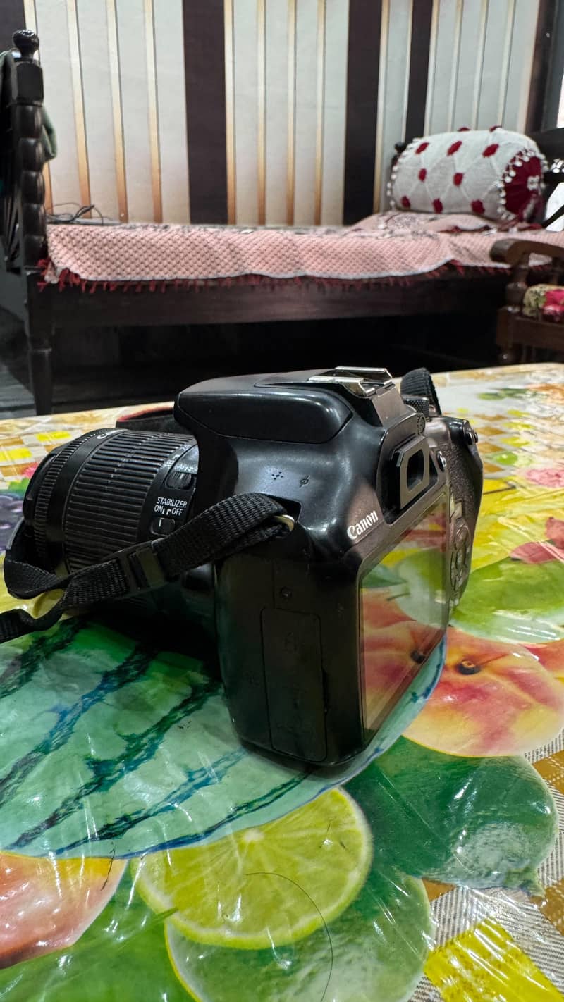 canon EOS1300D 3