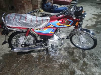 Honda 7t bhtt achi bike ha new bike ha 10 bay 10 condition ha
