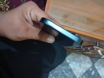 Apple iPhone 16