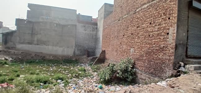 8 marla Residential plot for sale in Hanif garden moeez Town salamat pura Lahore