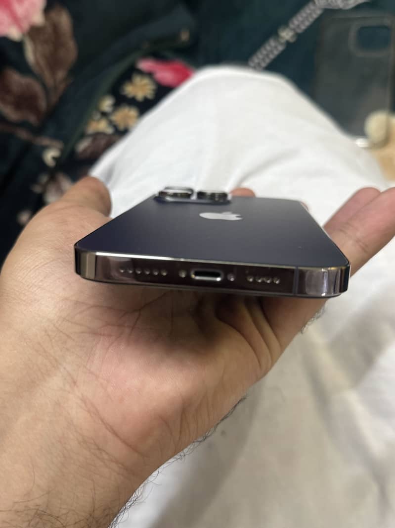 Apple iPhone 14 Pro Max 1