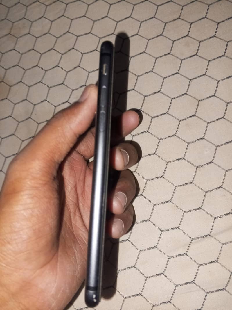 Apple iPhone 8 3