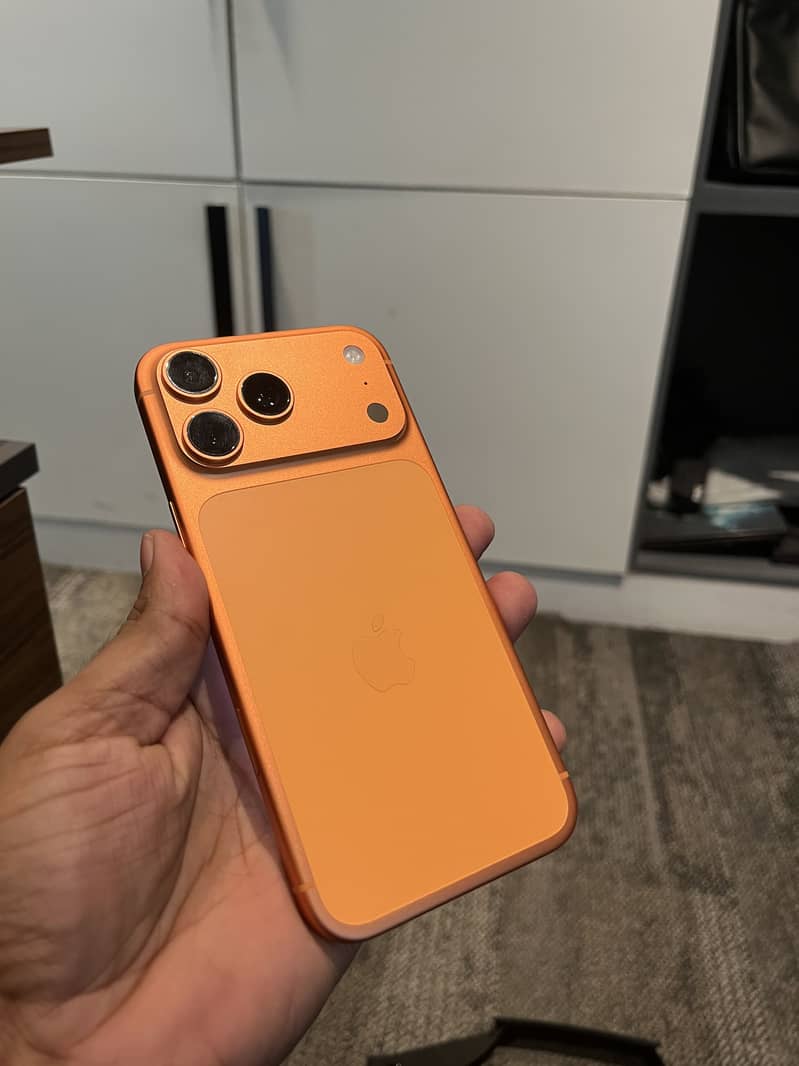 Apple iPhone 17 Pro Max 1