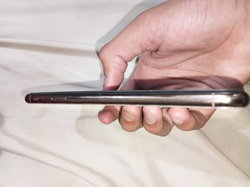Apple iPhone XS Max 3