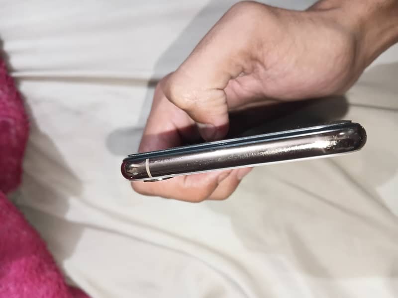 Apple iPhone XS Max 5