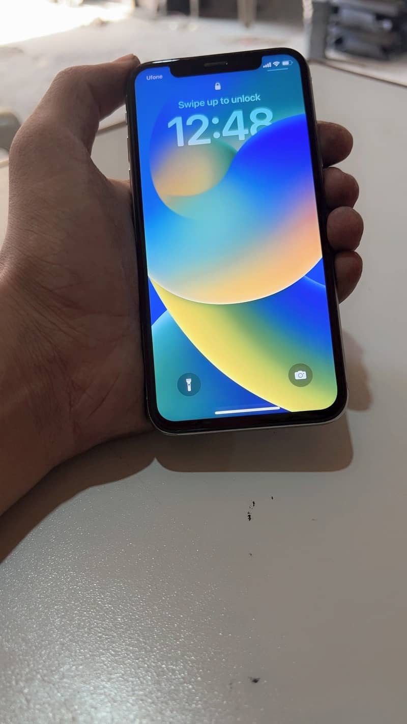 Apple iPhone X 4