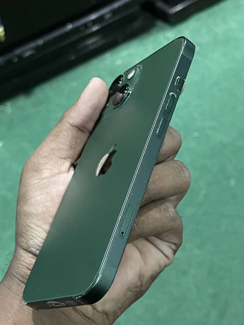 Apple iPhone 13 1