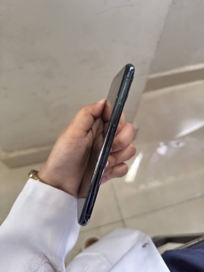 Apple iPhone 11 Pro 3