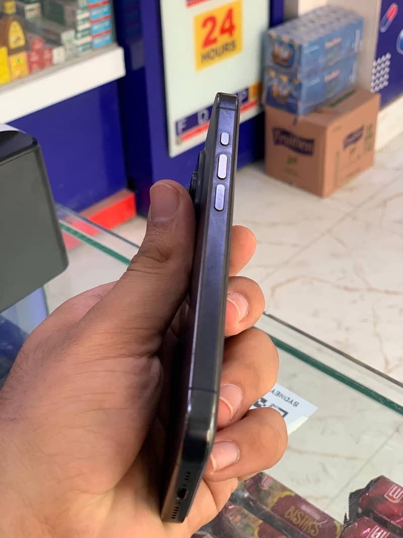 Apple iPhone 15 Pro 3