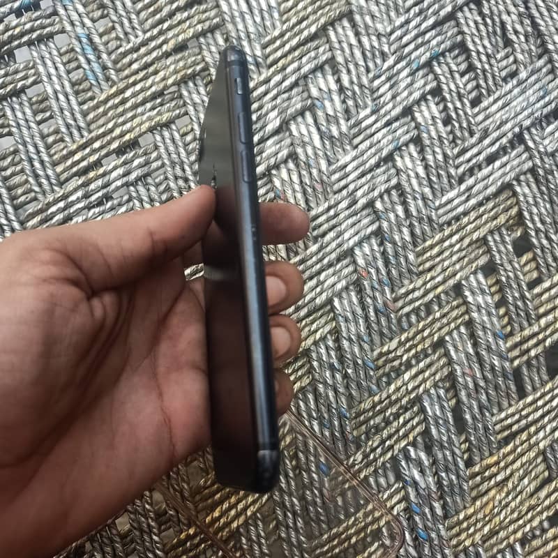 Apple iPhone 7 7