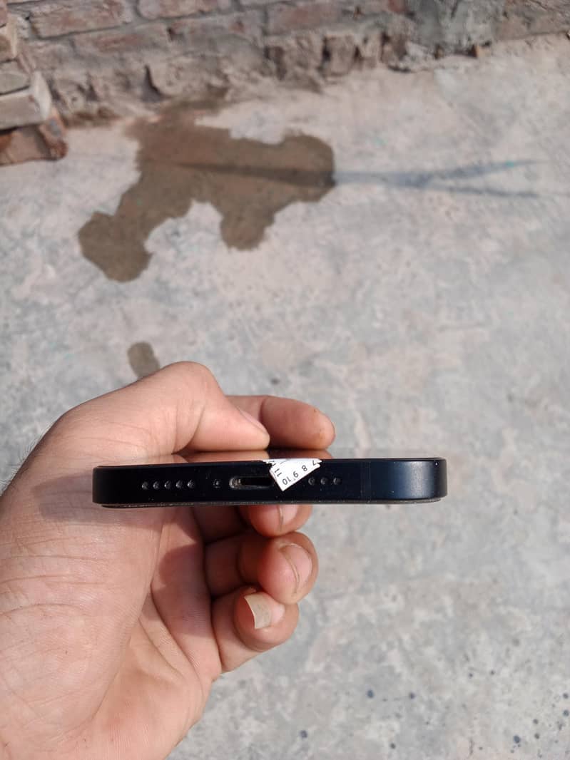 Apple iPhone 12 4