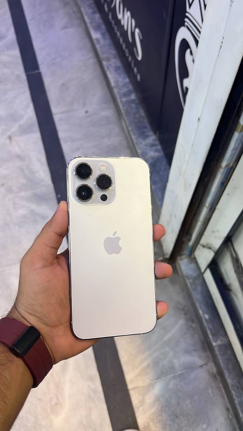 Apple iPhone 14 Pro Max 0