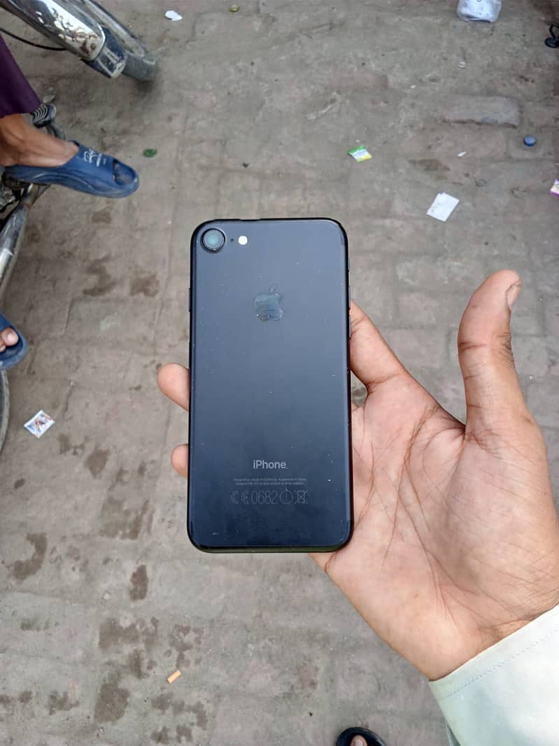 Apple iPhone 7 1
